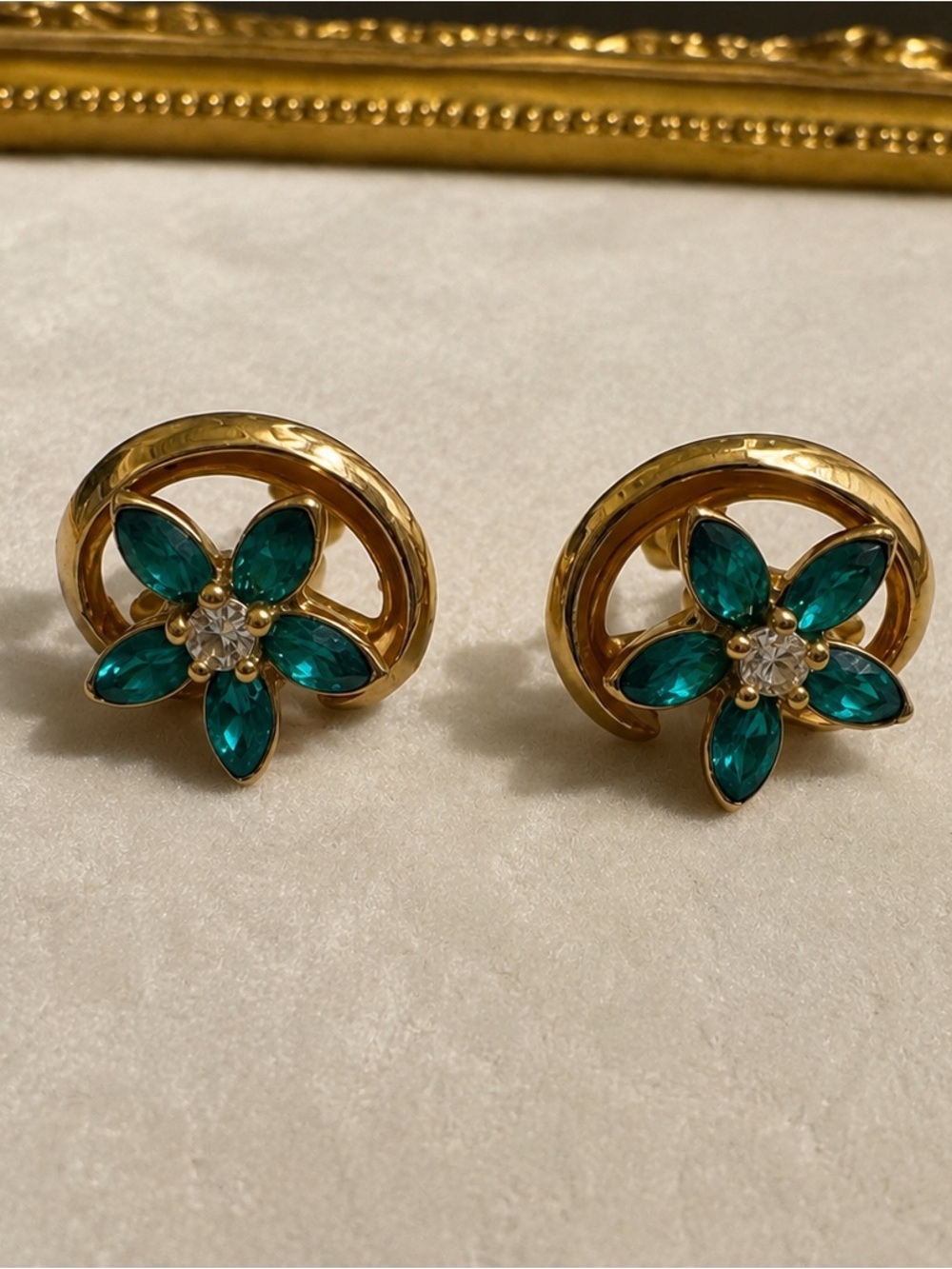 Vintage Emerald Green Floral Earrings, Retro Gold Tone Screw Back Clip Ons